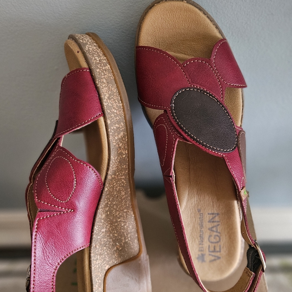 NEW in box! El Naturalista Wedges